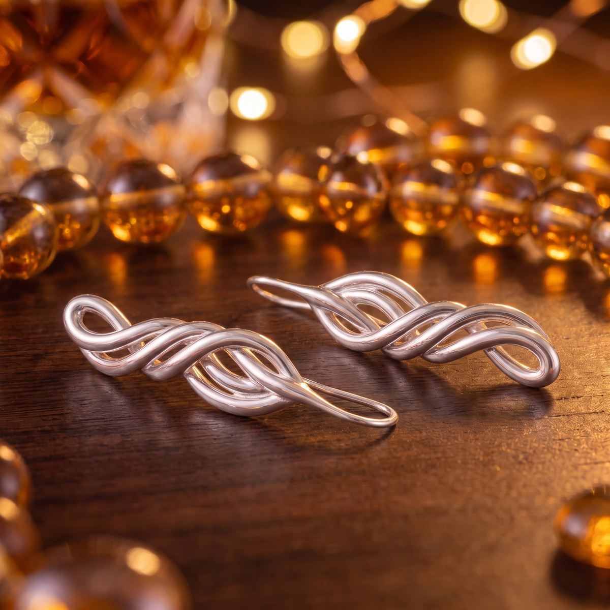 VELNIVAY Intertwined Flow Earrings